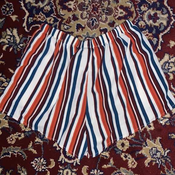 Striped Mini Shorts - Picture 2 of 3